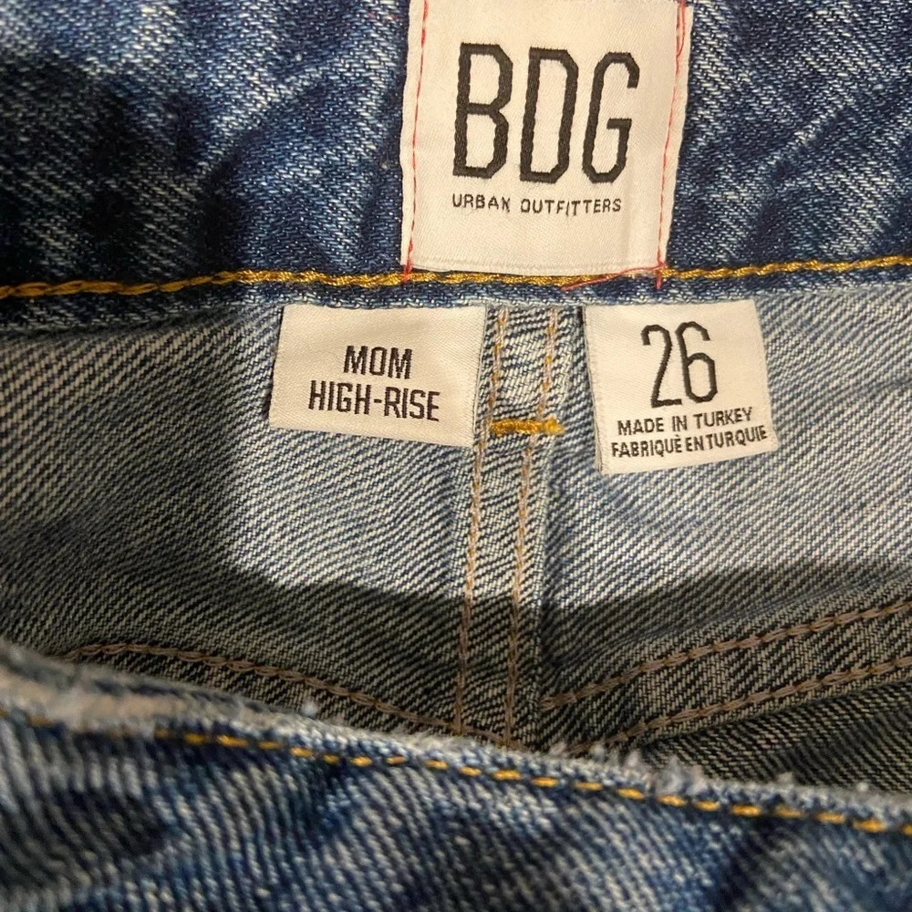 BDG Urban Outfitters Mom High Rise Distressed Jeans-W 26 Y2K